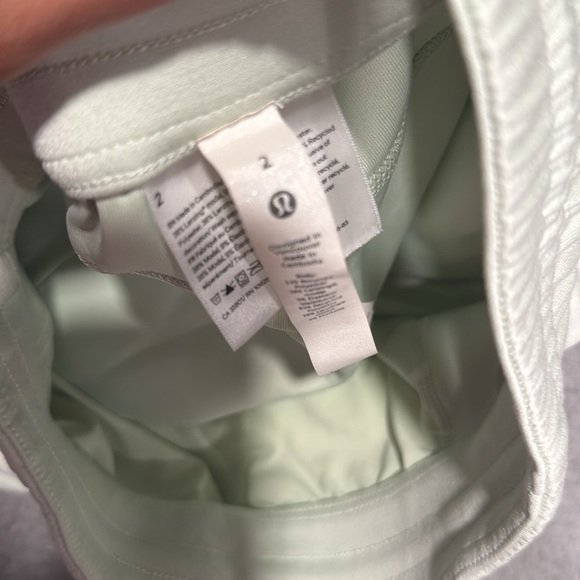 Lululemon Softstreme High-Rise Short
Kohlrabi Green size 2 - Picture 5 of 5